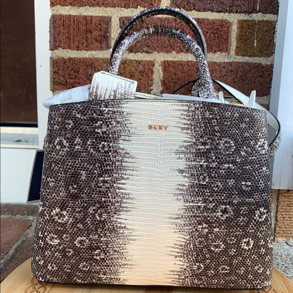 DKNY PAIGE MEDIUM SATCHEL